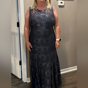 Elegant Navy Lace Evening Gown